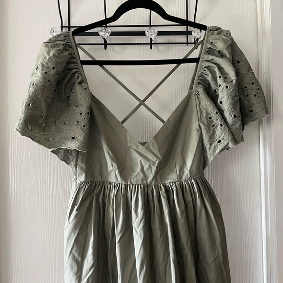 En Saison Sage Backless Maxi Dress - Picture 3 of 9